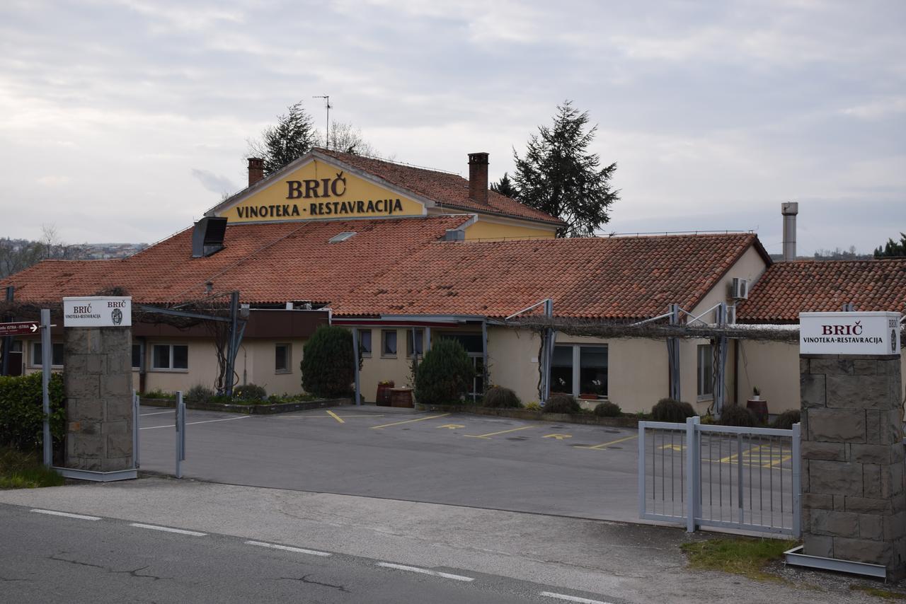 Restaurant Bric Dekani Exterior photo