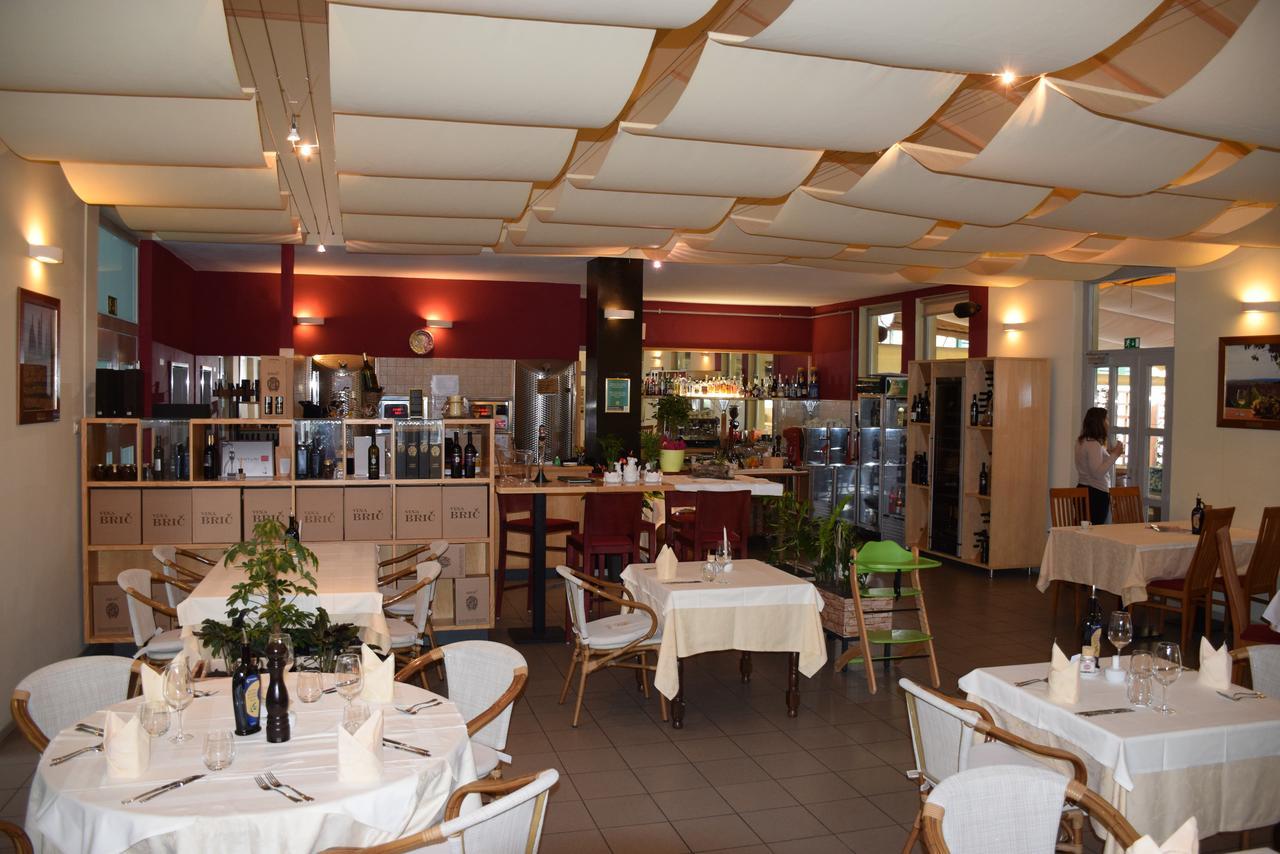 Restaurant Bric Dekani Exterior photo